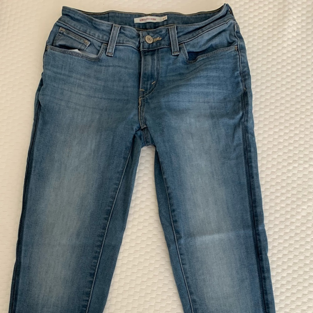 Levi skinny jeans with frayed bottom